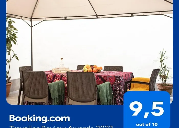 Lugar Especial, Gran Patio, Junto Al Ayuntamiento *